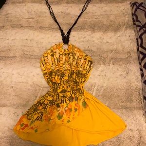 Yellow neck tie top.